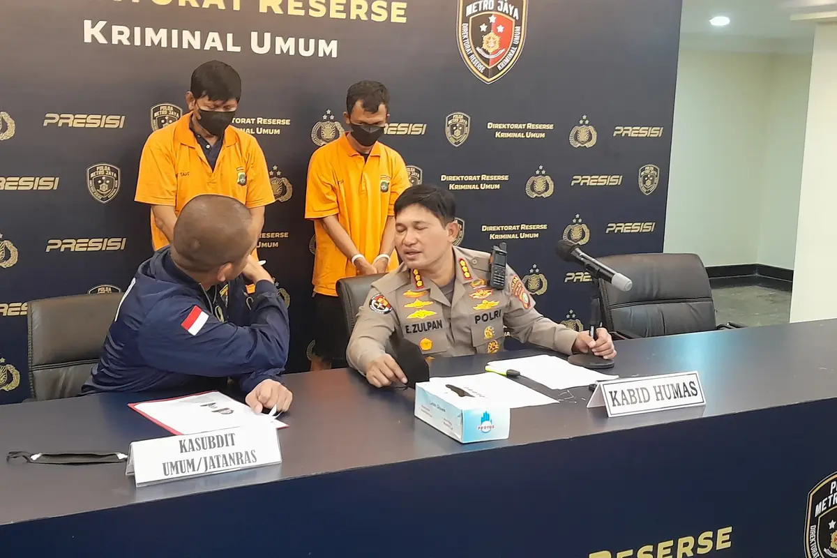 Tentara gadungan bekerjasama dengan rekannya peras dan rampas barang-barang milik pengendara mobil. Modusnya dengan berpura-pura jadi korban serempetan (Liputan6.com / Ady Anugrahadi)