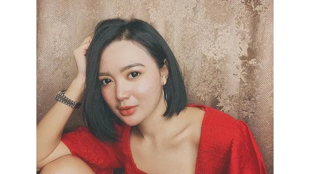 Ingin Jadi 'Istri' Ariel NOAH, Ini 6 Potret Terbaru Wika Salim