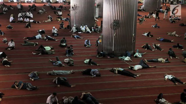 Ramadan, Masjid Istiqlal Jadi Tempat Tidur Favorit Jemaah