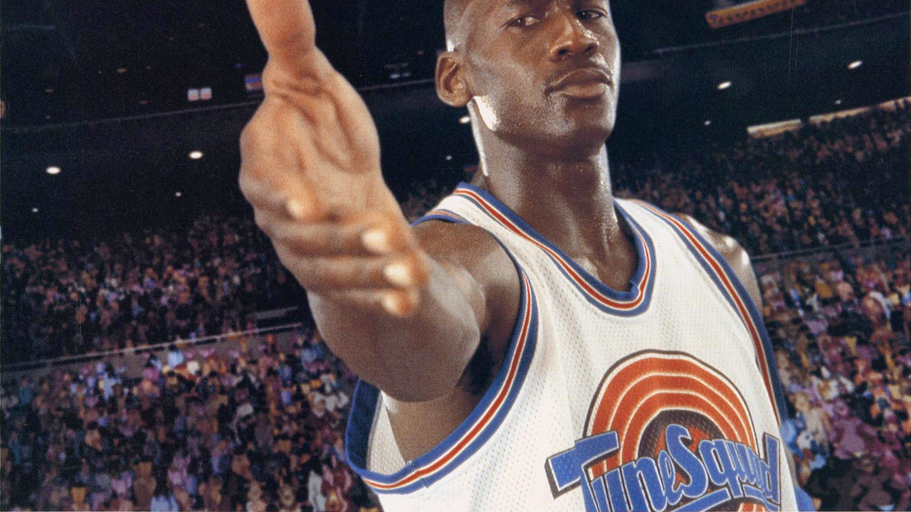 Michael Jordan dalam film Space Jam (1996)