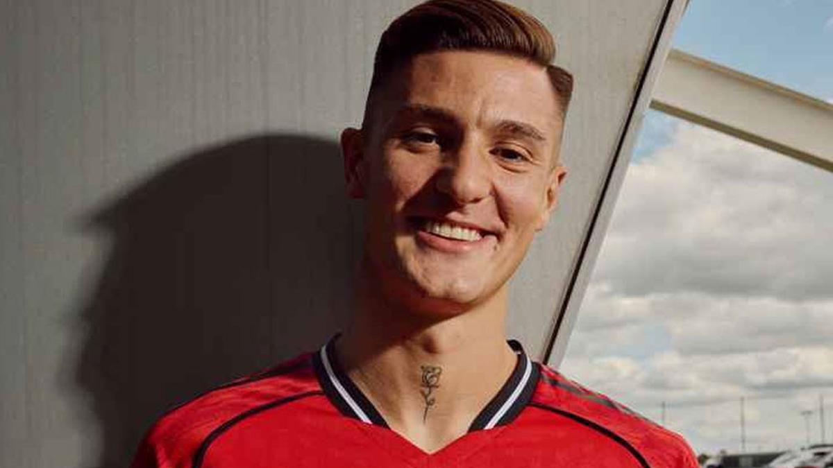 Fabrizio Romano Bocorkan Nomor Punggung Benjamin Sesko di MU: Pakai Nomor yang Tidak Lazim Dikenakan Striker!