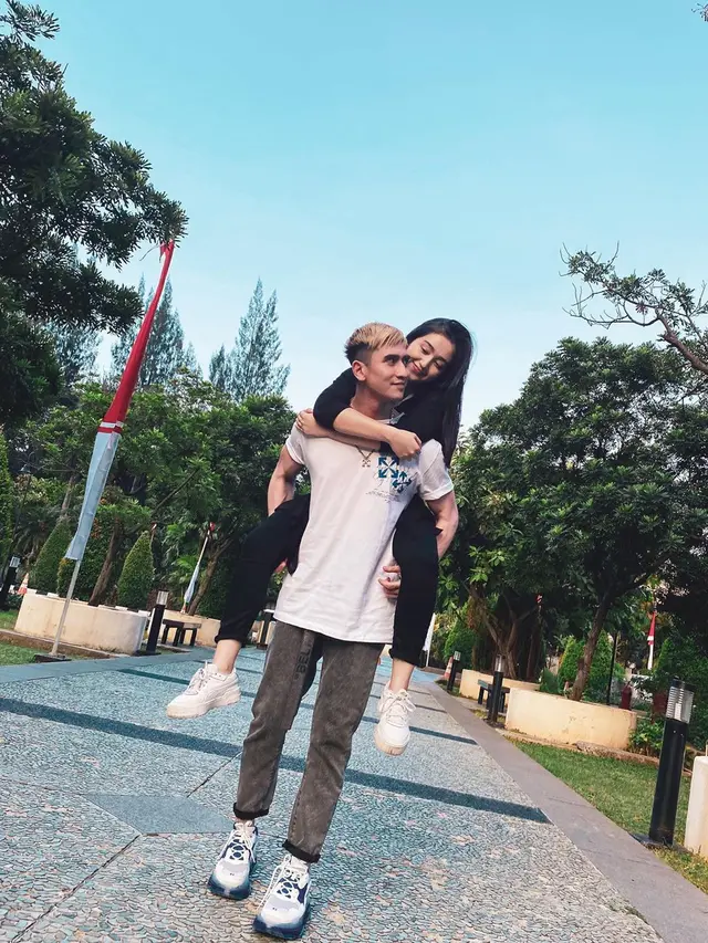 Potret Mesra Verrel Bramasta dan Ranty Maria. (Sumber: Instagram/bramastavrl)