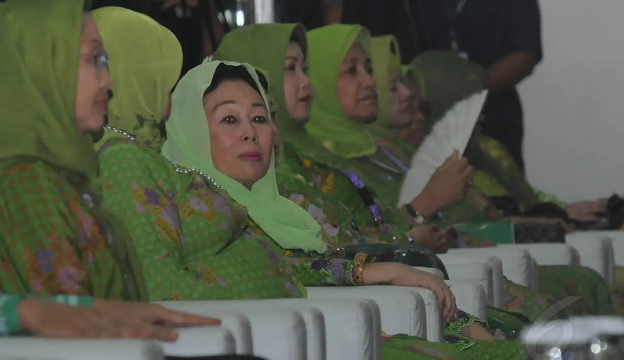 Acara Rakernas Muslimat NU itu juga dihadiri Sinta Nuriyah Wahid, istri Presiden RI ke-4 Abdurrahman Wahid (Gus Dur), Jakarta, Rabu (28/5/14). (Liputan6.com/Herman Zakharia)