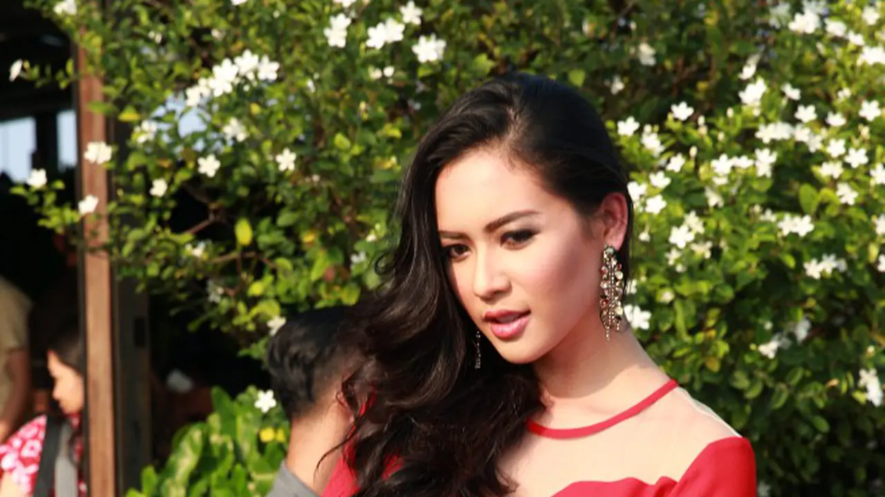 Elvira Devinamira 