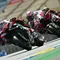Pembalap Aprilia Racing asal Italia, Marco Bezzecchi (kiri), memimpin pembalap Ducati Lenovo Team asal Italia, Francesco Bagnaia (kanan), selama balapan Sprint Grand Prix MotoGP Prancis di Le Mans, Prancis barat laut, pada 9 Mei 2026. (Loic VENANCE/AFP)