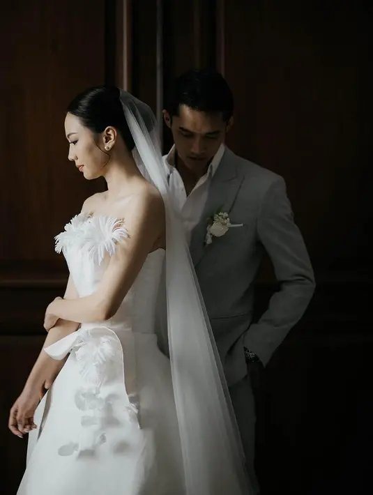 Mana potret Shanju dan Jonatan yang paling jadi favoritmu, Sahabat FIMELA? [Foto: Instagram/thebridestory]