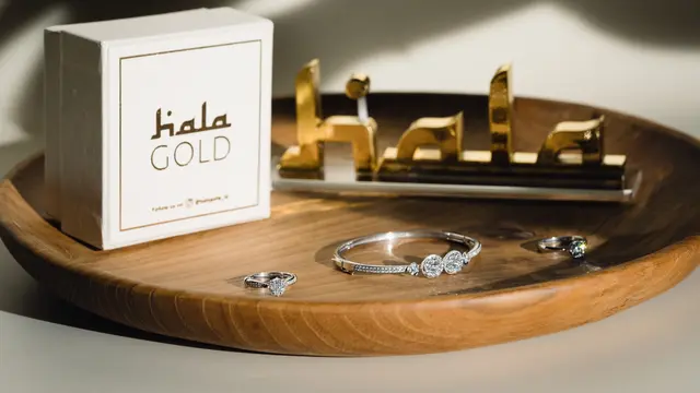 Perhiasan emas Shireen Sungkar