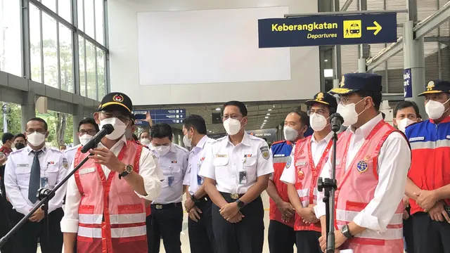 Menhub dan Menko PMK melakukan pengecekan kesiapan mudik lebaran di Stasiun
