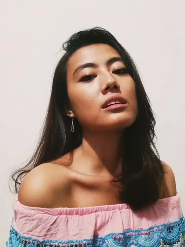 7 Potret Seleb TikTok Resta Adikatia yang Viral Mirip Agnez Mo