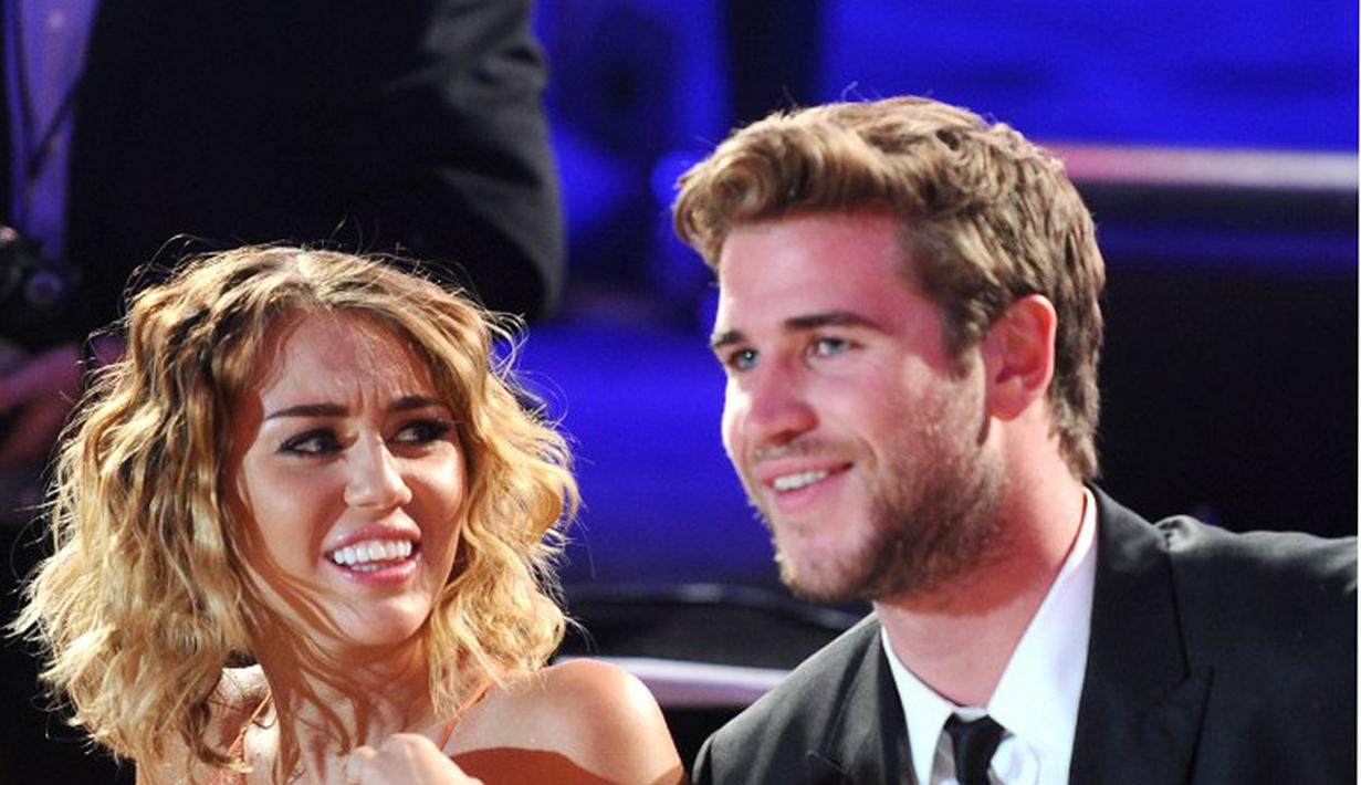 Bicara soal kemesraan, pasangan Miley Cyrus dan Liam Hemsworth lah sang juara. Beberapa waktu lalu keduanya memang sempat putus, namun kembali bersama. Bahkan pernikahan pun telah direncanakan. (AFP/Bintang.com)