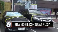 Kepala Kantor Perwakilan Kedutaan Besar Rusia di Medan, Sumatra Utara akan menempuh jalur hukum, usai penyitaan empat mobil mewah berplat nomor Konsulat Rusia oleh polisi. Plat mobil yang disita dipastikan bukan palsu dan tidak pernah melanggar atura...