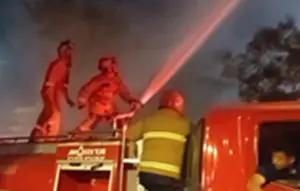 Kebakaran Nipah Mall Makassar, 18 Unit Damkar Dikerahkan