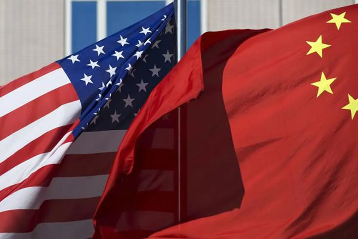 Bendera AS dan China berkibar berdampingan (AP/Andy Wong)