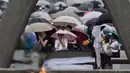 Puluhan ribu warga Jepang memperingati 69 tahun tragedi bom Hiroshima di Peace Memorial Park, Rabu (6/8/14). (REUTERS/Kyodo)