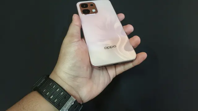 Oppo A6 Pro 5G saat acara peluncuran di Jakarta.