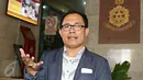Pengacara mucikari artis O dan F, Osner Johnson Sianipar, memberikan keterangan di Mabes Polri, Jakarta, Selasa (5/1/2016). Osner menyebut Nikita Mirzani yang menentukan hotel untuk berkencan. (Liputan6.com/Immanuel Antonius)