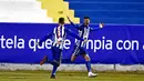 Pemain Alcoyano, Jose Solbes, melakukan selebrasi usai mencetak gol ke gawang Real Madrid pada laga Copa del Rey di Stadion El Collao, Rabu (20/1/2021). Real Madrid takluk dengan skor 2-1. (AP/Jose Breton)