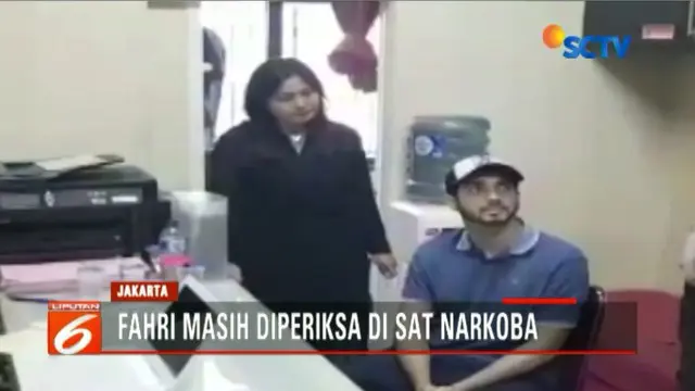 Fachri Albar ditangkap di rumahnya di Cirendeu, Jakarta Selatan, pada pukul 07.00 WIB tadi. Dari kediamannya, petugas mengamankan satu paket sabu dan Dumolid.