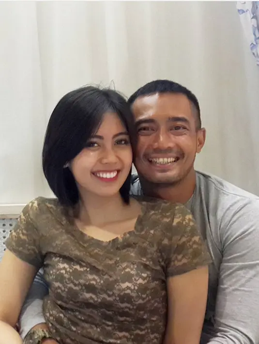 Luapan isi  hati Arfita diluapkan di media sosial milik Yama. Belum lama ini, Yama mengunggah foto bersama pengacara yang akan mengurus rumah tangganya. Yama mengaku mentok hingga menunjuk pengacara sebagai mediasinya. (Instagram/yamacarlos7)