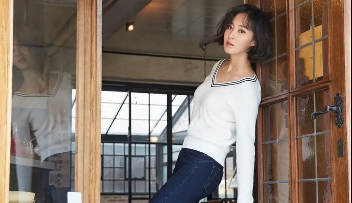 "Saat masih muda, banyak seniman yang kusukai. Meskipun begitu, sosok yang paling berpengaruh dalam hidupku adalah orangtuaku," ujarnya. (Foto: instagram.com/yulyulk)