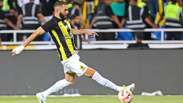 Foto: Melihat Aksi Karim Benzema Saat Membantu Al Ittihad Hajar Al Riyadh, Akhirnya Cetak Gol