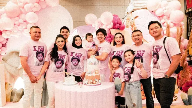 6 Potret Ulang Tahun Ameena yang ke-1 Tahun, Dirayakan Meriah Bareng Anak Yatim