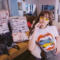 Syifa Hadju, pesinetron kelahiran 13 Juli 2000 selalu bergaya stylish dan kekinian di setiap penampilannya. Seperti saat tampil dengan rambut berponi dan memakai kacamata warna kuning yang membuat Syifa Hadju semakin terlihat trendi. (Liputan6.com/IG/@syifahadjureal)