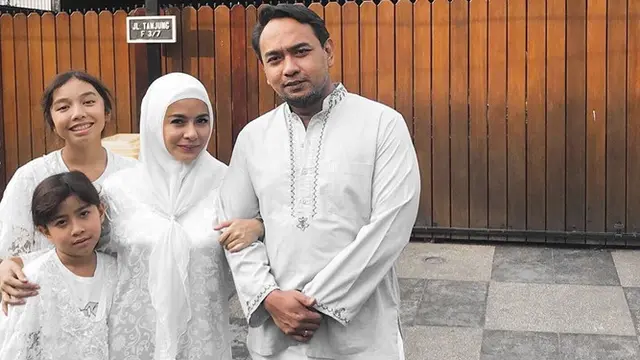 Mengaku Tiap Hari Makin Cinta, Ini 7 Potret Mesra Bebi Romeo dan Meisya Siregar