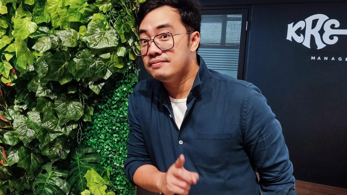 Romantis Rayakan Anniversary, Dennis Adhiswara Unggah Momen Masa Pacaran dengan Fauzia Vina