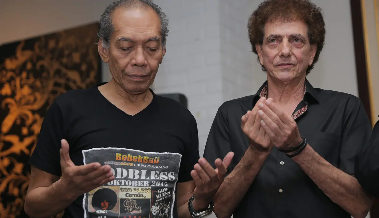 "Kami sudah mulai garap kira-kira sudah satu minggu. Mudah-mudahan dalam waktu singkat bisa rampung tanpa gangguan," ucap Ahmad Albar dalam syukuran penggarapan album God Bless di Panglima Polim, Jakarta Selatan, Kamis (30/6). (Andy Masela/Bintang.com)