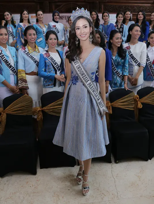 Para kontestan menjalani karantina dengan mengikuti beberapa rangkaian kegiatan. Mulai dari busana, tata rias hingga publik speaking. Para kontestan akan unjuk kemampuannya pada malam puncak. (Deki Prayoga/Bintang.com)