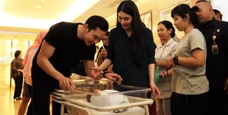 Pesinetron Sandra Dewi baru saja melahirkan anak pertamanya pada 31 Desember 2017. Setelah beberapa hari menginap di rumah sakit, istri Harvey Mois itu sudah diizinkan pulang. (Deki Prayoga/Bintang.com)