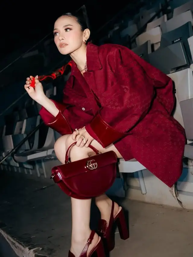 OOTD Mahalini Tutupi Baby Bump Mengenakan Blazer Oversize. [@mahaliniraharja]