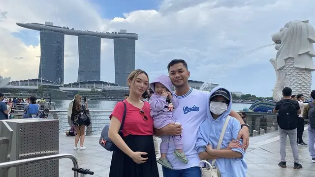 Potret Zaskia Gotik Kenakan Gaun Press Body Hingga Gaya Santai Liburan di Singapura, credit: Instagram @zaskia_gotix