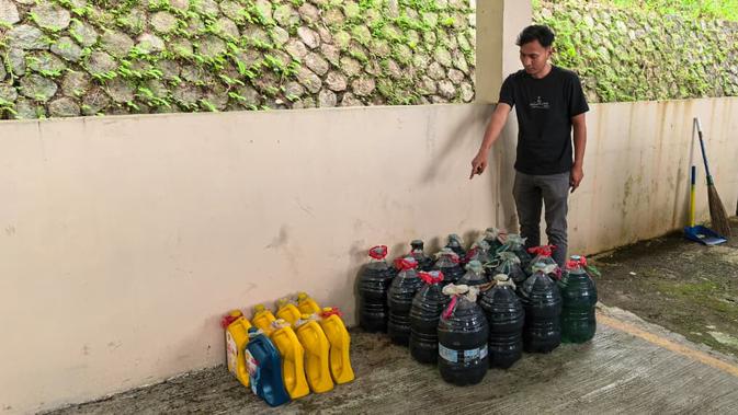 Akal Bulus Penimbun BBM di Sukabumi: Pelaku Angkut 272 Liter Pertalite Pakai Galon Air Mineral