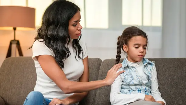7 Kesalahan Pola Asuh Sepele Orangtua yang Berdampak Panjang pada Mental Anak
