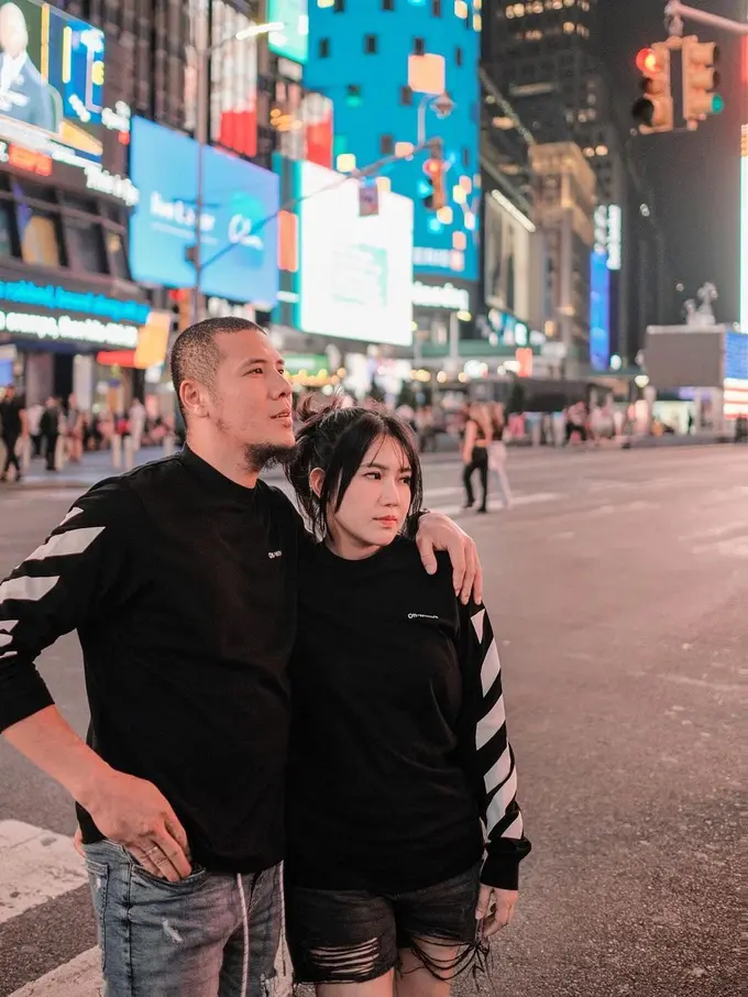 Via Vallen liburan di Amerika Serikat bareng Chevra Yolandi (Foto: instagram via vallen)