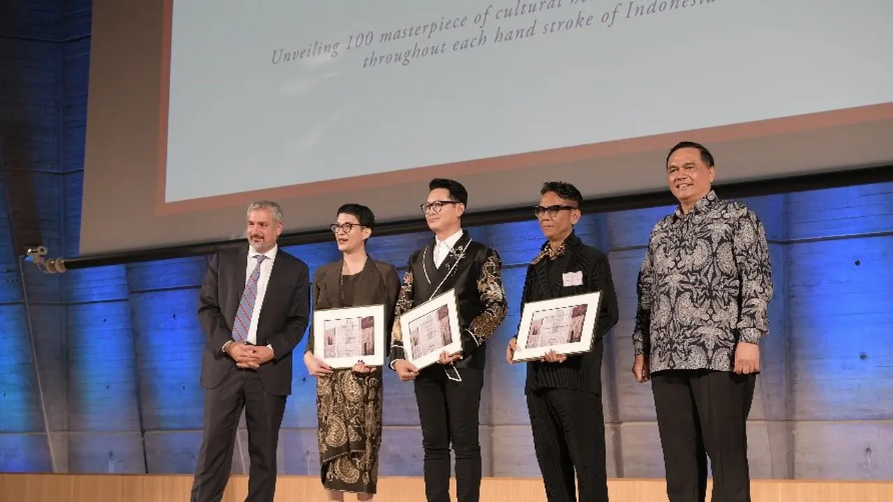 Rumah Pesona Kain dan Oscar Lawalata Culture dipamerkan dalam pameran bertajuk Batik for the World pada tanggal 6-12 Juni 2018 bertempat di markas besar UNESCO, Paris (KBRI Paris)