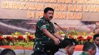 Panglima TNI Marsekal Hadi Tjahjanto memimpin rapat koordinasi penanganan Karhutla Riau. (Liputan6.com/M Syukur)