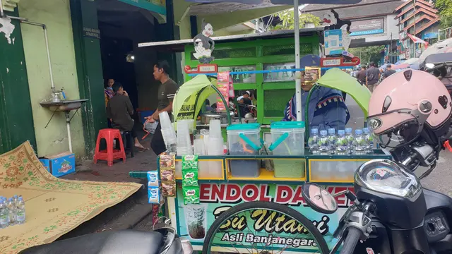 Dari Jakarta ke Jogja, Penjual Dawet Ini Bertahan Menjalankan Usaha Selama 15 Tahun
