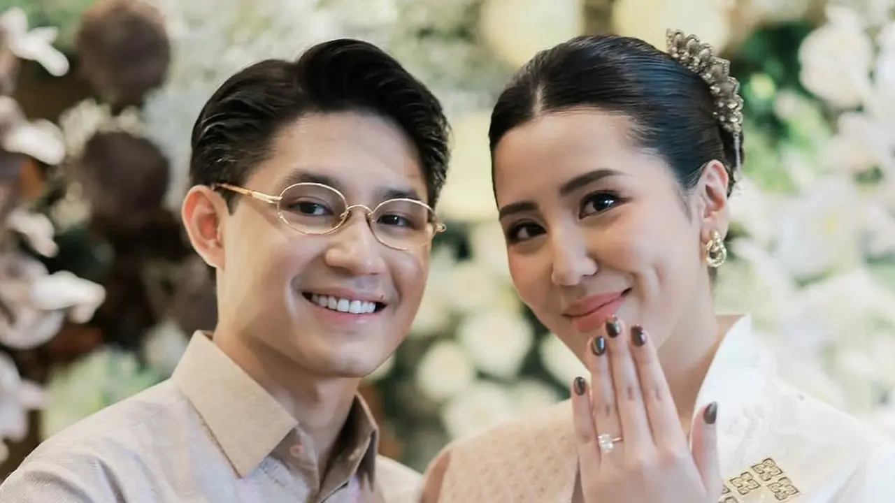 Teuku Rassya resmi melamar Cleantha Islan pada Sabtu (18/10/2025). [@cleanthaislan]