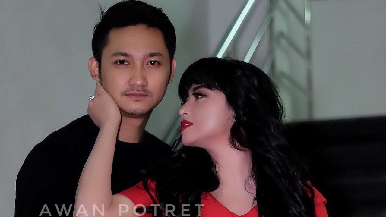 [Bintang] Dewi Perssik dan Angga Wijaya