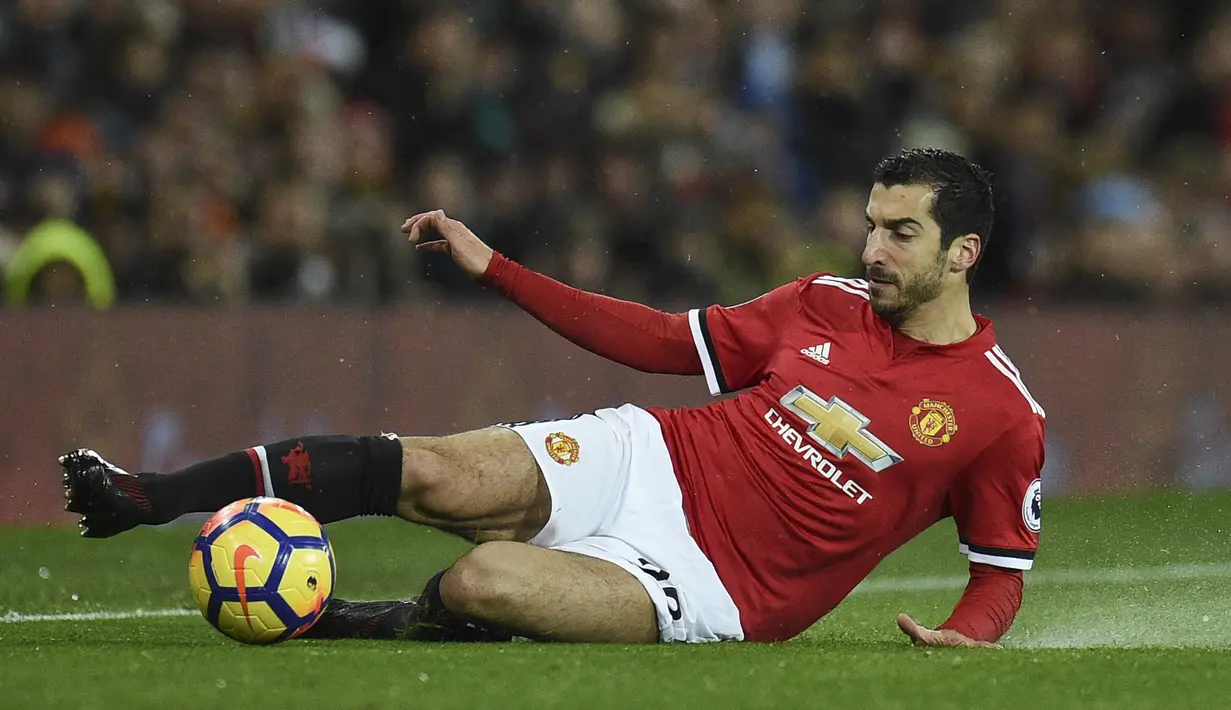 Henrikh Mkhitaryan. Usai 3 musim di Borussia Dortmund dan tampil 140 laga di semua ajang dengan torehan 41 gol dan 49 assist, ia hijrah ke Manchester United di awal musim 2016/2017. Cuma bertahan dua musim dengan mencetak 13 gol dan 11 assist dari 63 laga ia pun dilepas ke Arsenal. (AFP/Oli Scarff)