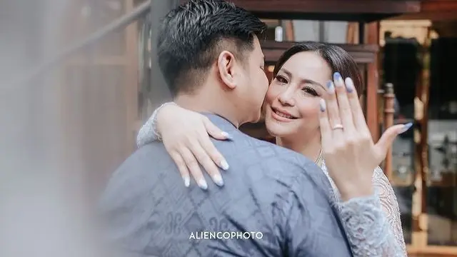 Tak Lewati Masa Pacaran, Ini 6 Momen Lamaran Pedangdut Nabilla Gomes
