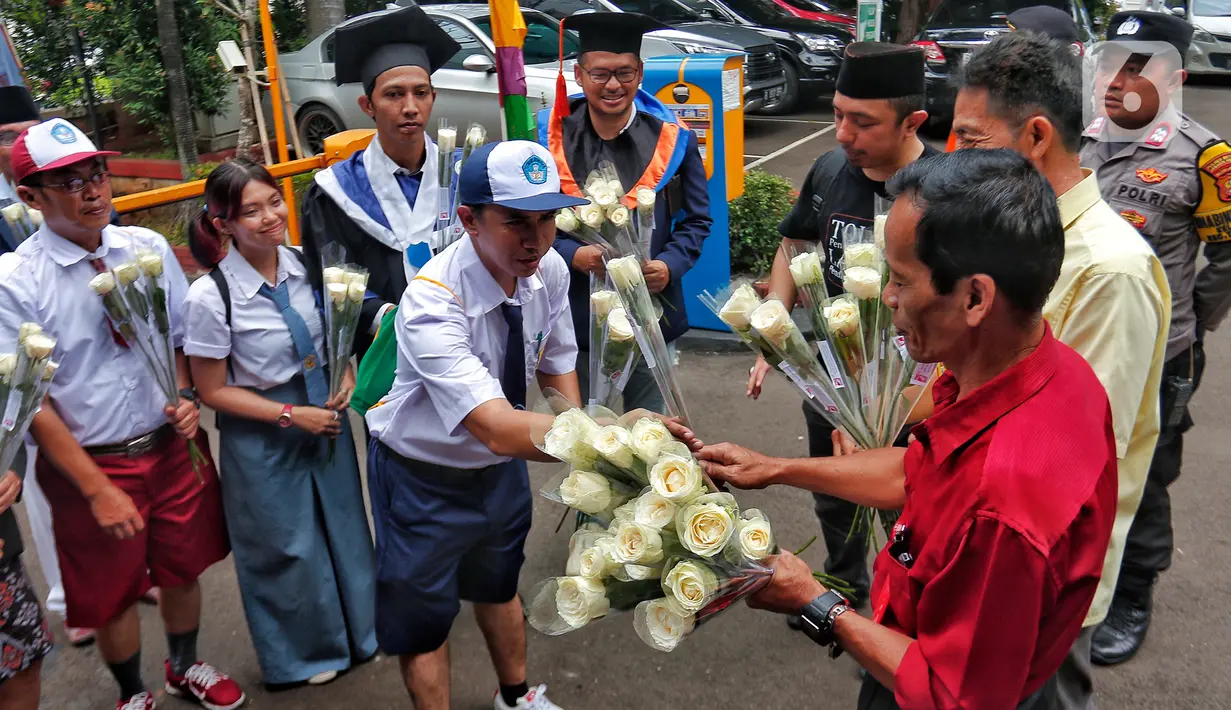 Ketua DPP PSI sekaligus korlap aksi Furqan mengatakan, masyarakat dari lintas SD hingga guru maupun dosen merupakan kelompok kepentingan pendidikan. (Liputan6.com/Angga Yuniar)