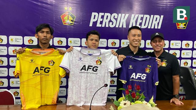 FOTO Perkenalan Jersey Persik