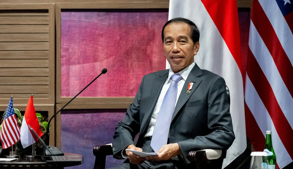 Presiden Joko Widodo saat melakukan pertemuan bilateral dengan Presiden Amerika Serikat (AS) Joe Biden Nusa Dua, Bali (14/11/2022). Pertemuan digelar menjelang Konferensi Tingkat Tinggi (KTT) G20. (AFP/Saul Loeb)