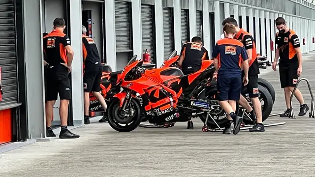 KTM Tech 3