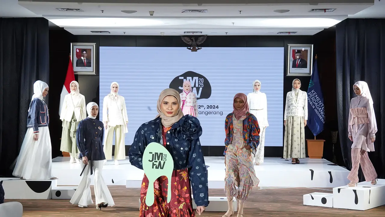 JMFW 2025 Bakal Kembali Hadir, Dorong Indonesia Jadi Pusat Modest Fashion Dunia