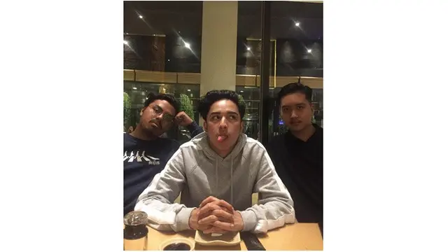 Rayakan Ultah Bareng, Ini 6 Potret Zaki Pria yang Dikabarkan Kekasih Adhisty Zara